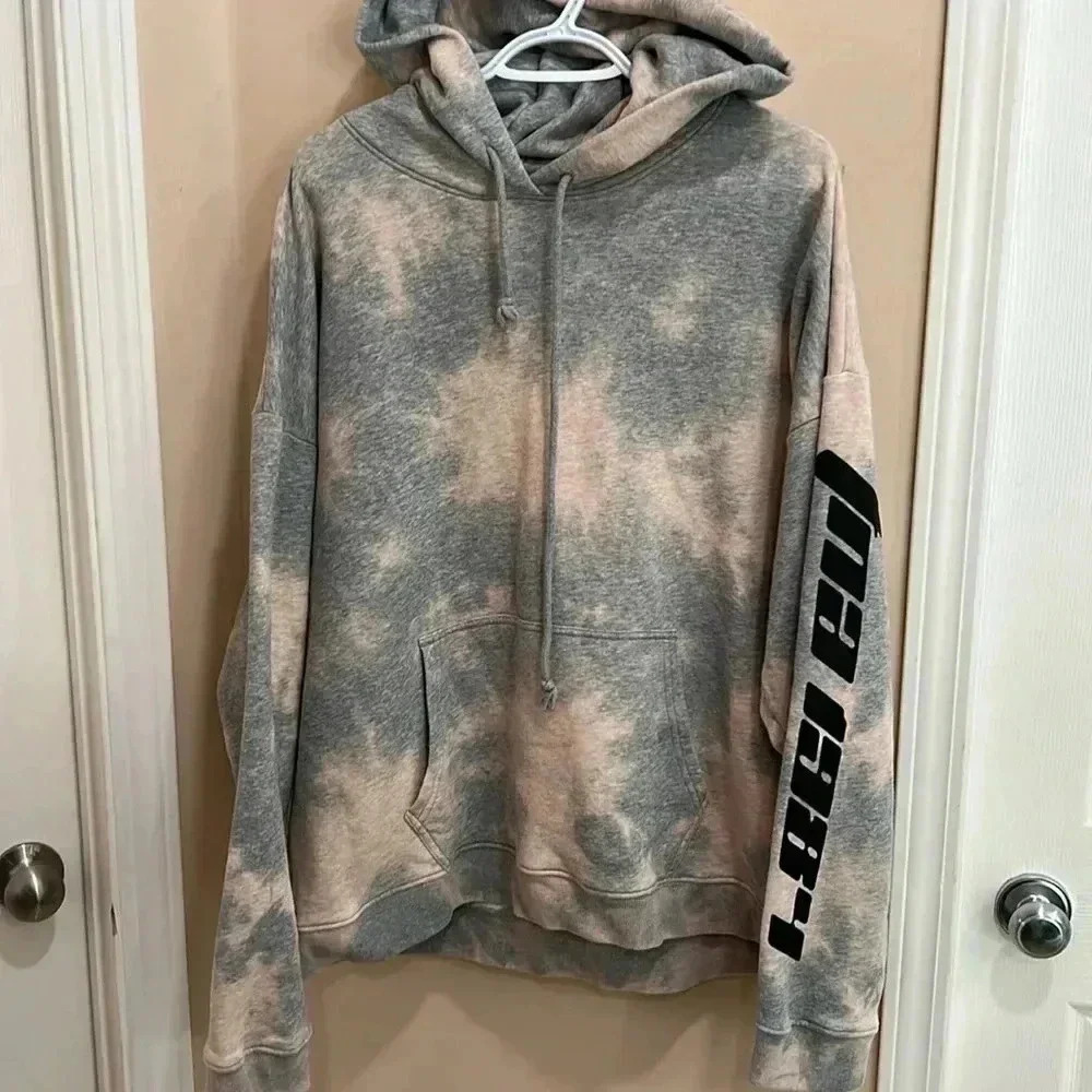 (15) TNA  sweatshirt​
